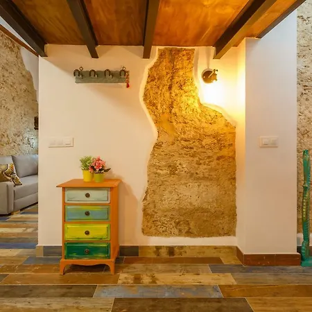 Noah House Center - Historic Center كاديز