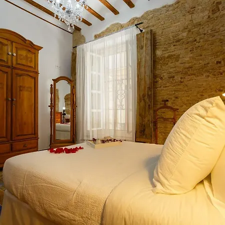 Noah House Center - Historic Center * كاديز