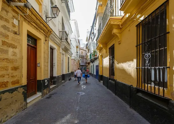 Noah House Center - Historic Center *