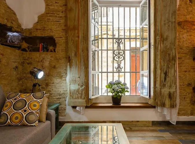 Noah House Center - Historic Center * Cádiz