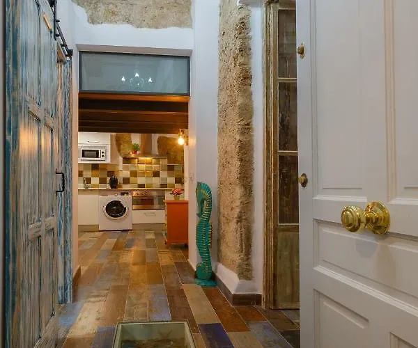 Noah House Center - Historic Center *