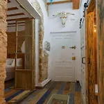 Noah House Center - Historic Center *