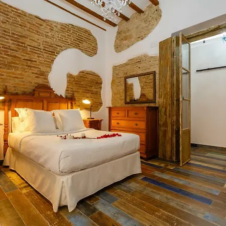 Noah House Center - Historic Center *