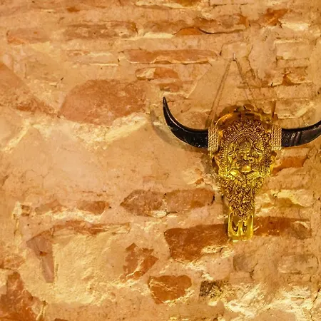 Noah House Center - Historic Center *