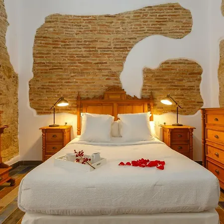 Noah House Center - Historic Center *