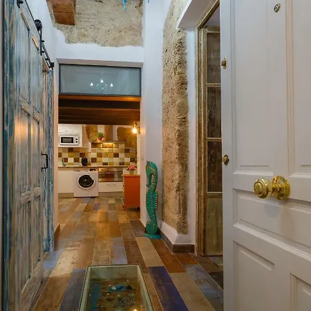 Noah House Center - Historic Center *