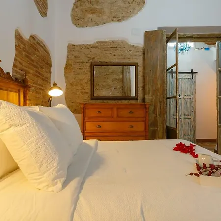 Noah House Center - Historic Center *