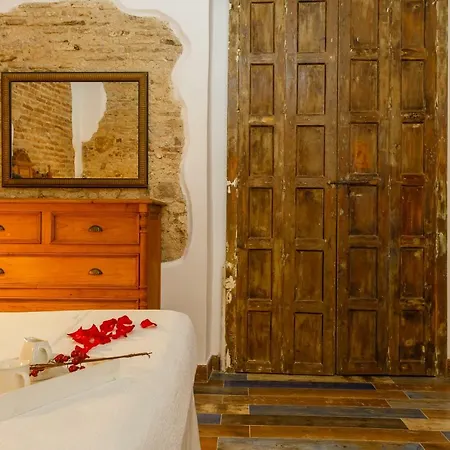 Noah House Center - Historic Center * Cadiz