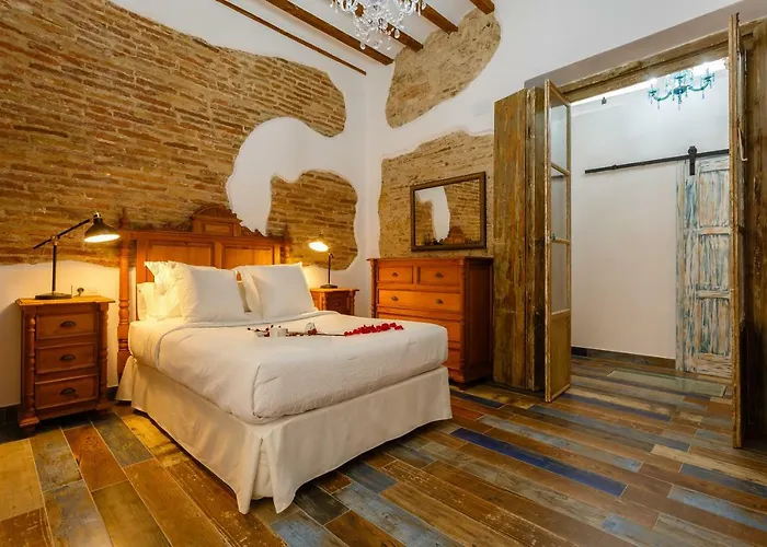 Noah House Center - Historic Center *