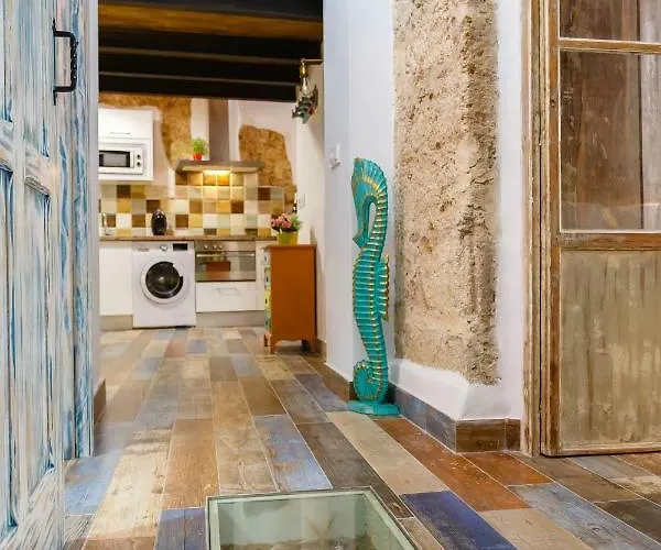 Апартаменты Noah House Center - Historic Center