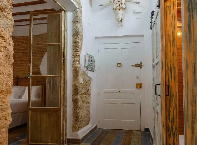 Noah House Center - Historic Center *