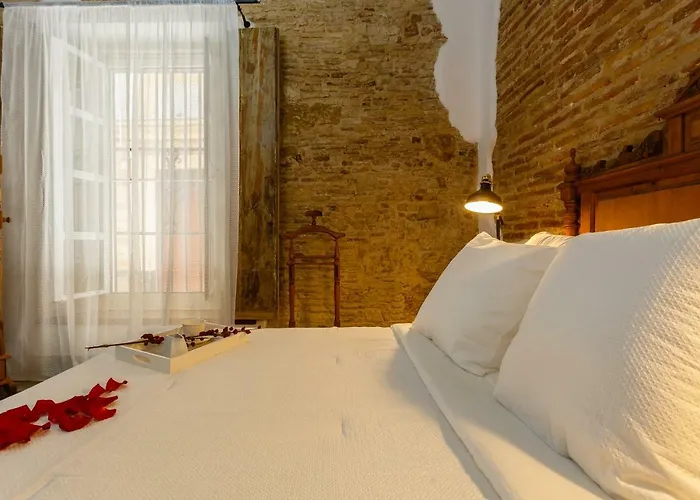 Noah House Center - Historic Center *