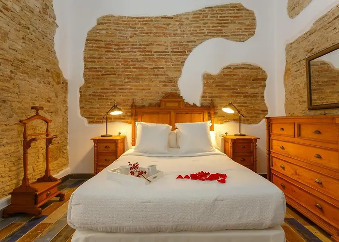 Noah House Center - Historic Center *