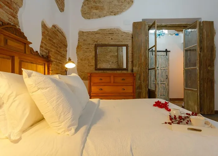 Noah House Center - Historic Center *