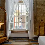 Noah House Center - Historic Center Apartman *